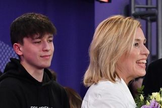 Syna Nerudové, který na gymnáziu propadl, se zastali Hřebejk s Etzlerem. Slova o fašounech a komunistických obludkách
